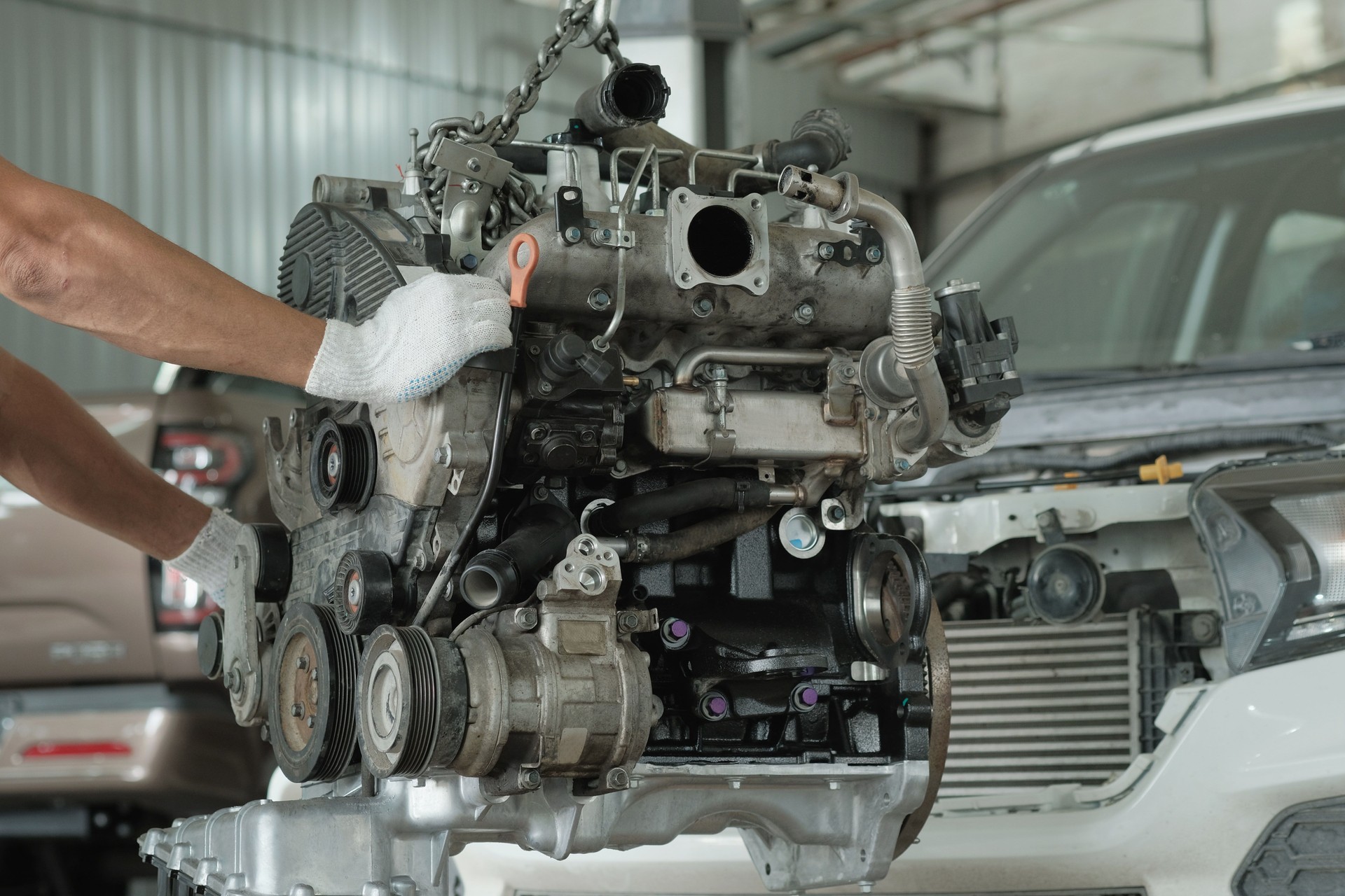 Car service. Repair and restoration of an automobile engine.